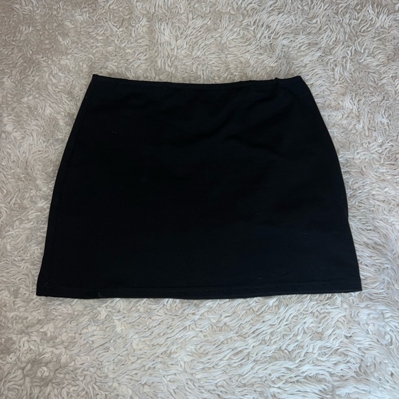 Edikted Black Mini Skirt - Picture 3 of 8